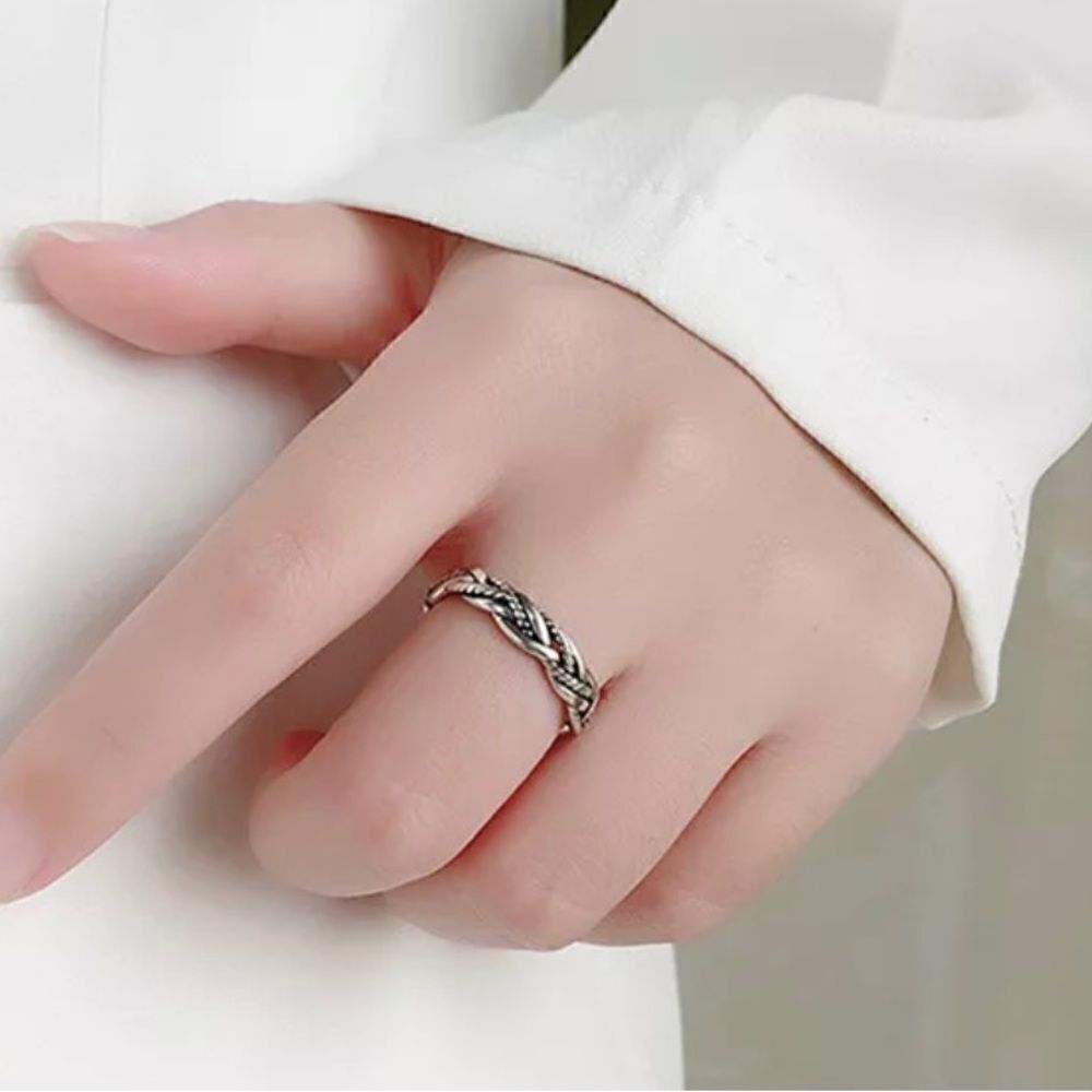 The Dainty Weave Ring in antiqued 925 silver